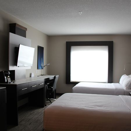 Holiday Inn Express & Suites Cold Lake By Ihg מראה חיצוני תמונה