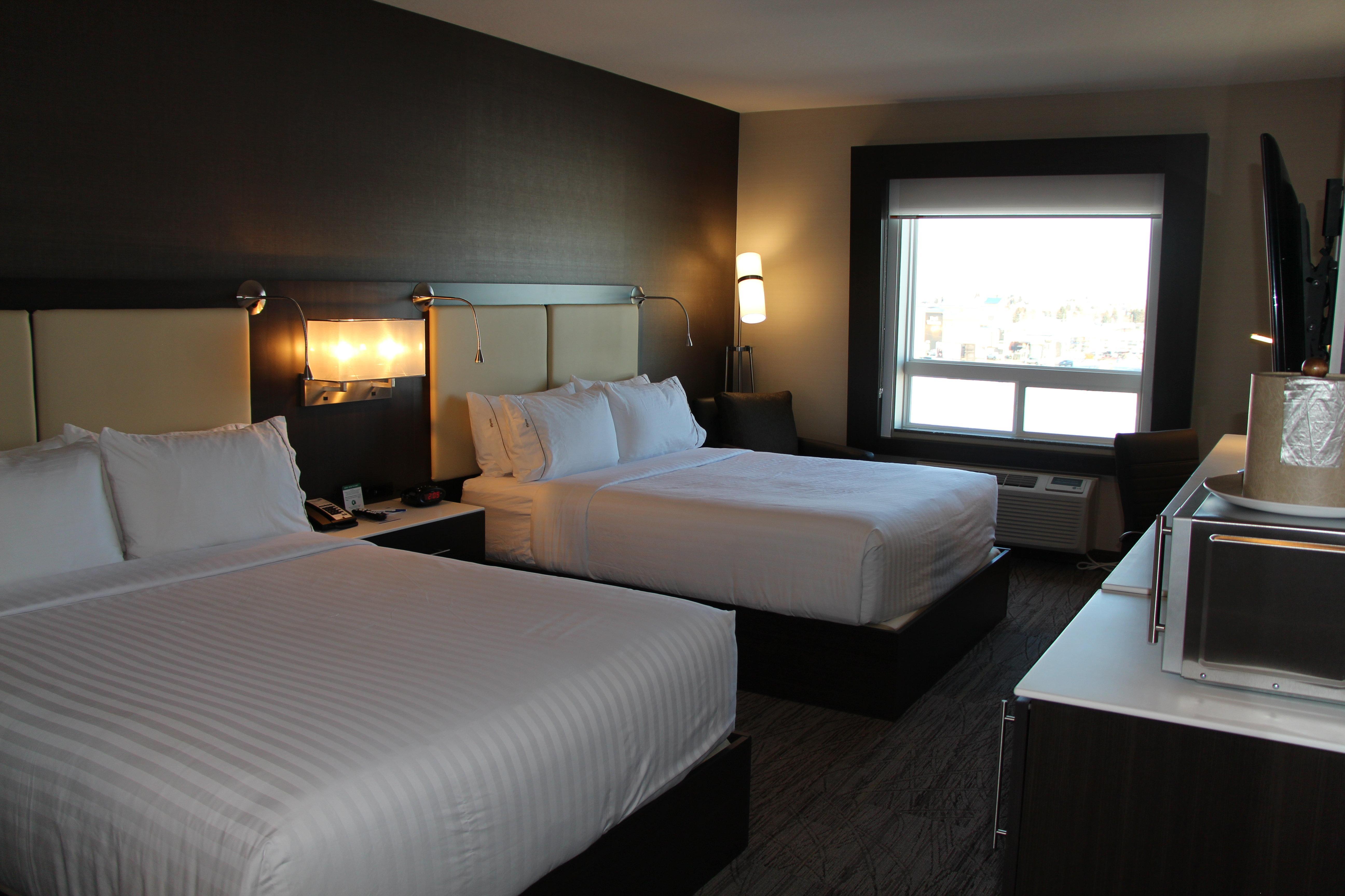 Holiday Inn Express & Suites Cold Lake By Ihg מראה חיצוני תמונה