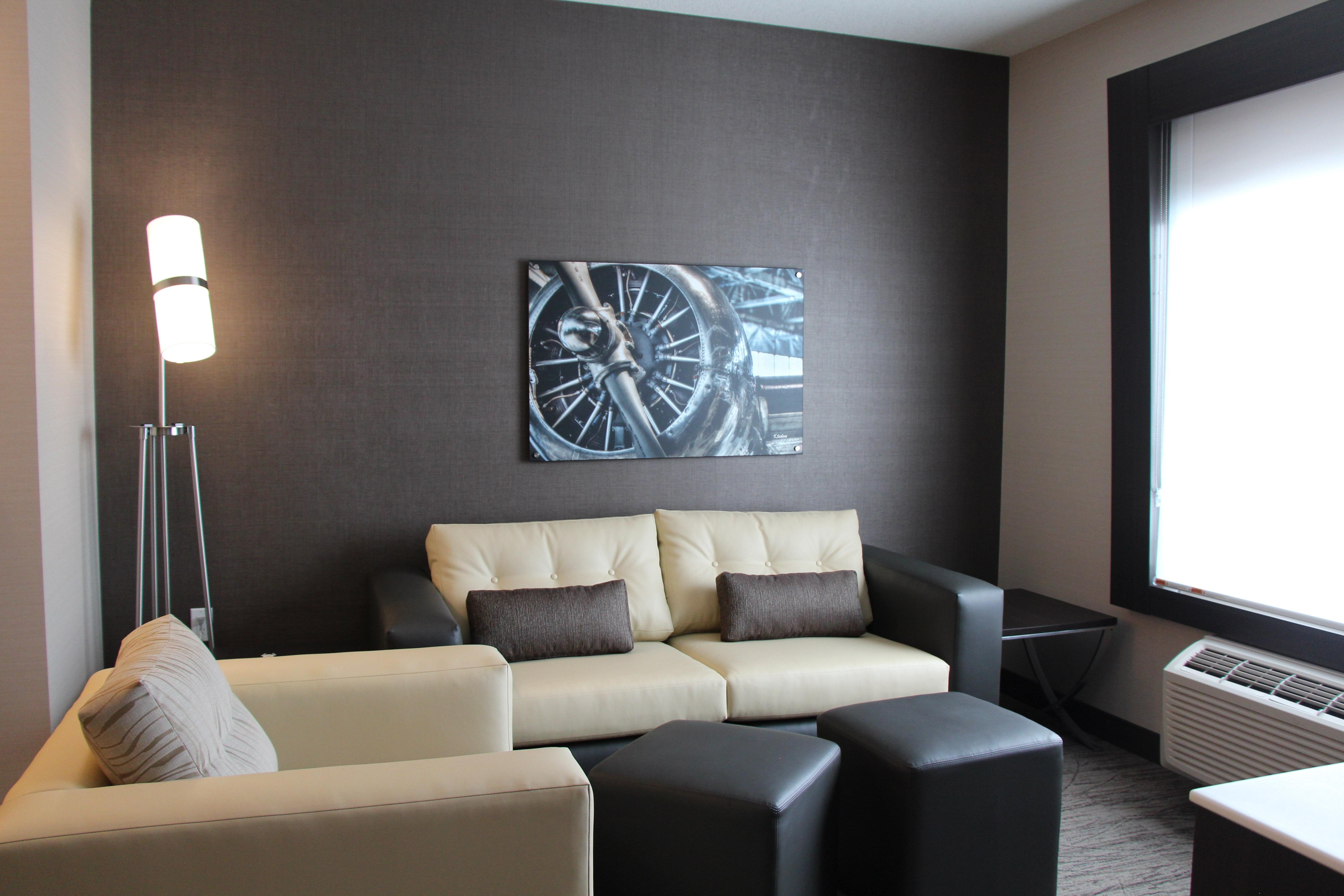 Holiday Inn Express & Suites Cold Lake By Ihg מראה חיצוני תמונה