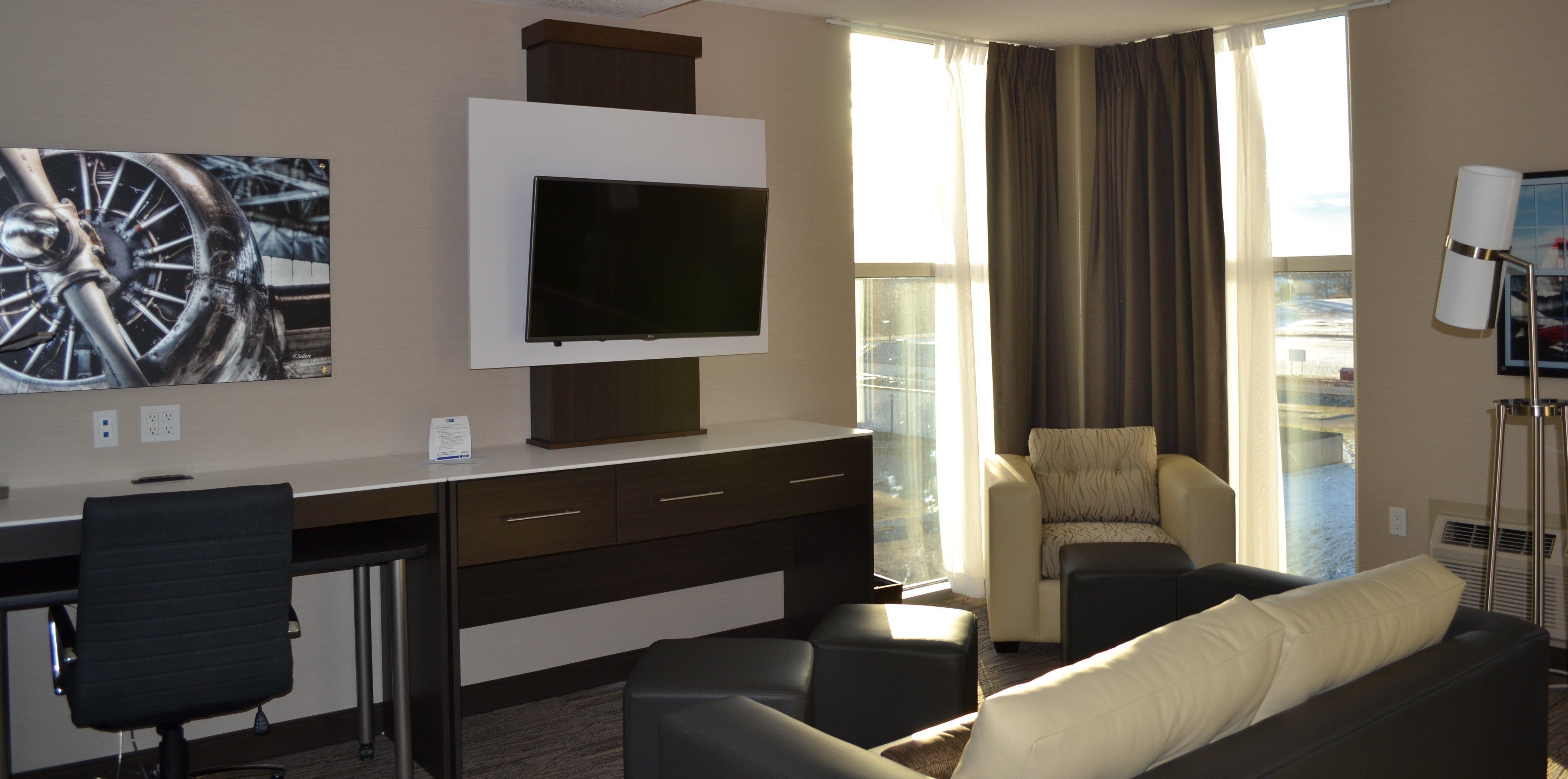 Holiday Inn Express & Suites Cold Lake By Ihg מראה חיצוני תמונה