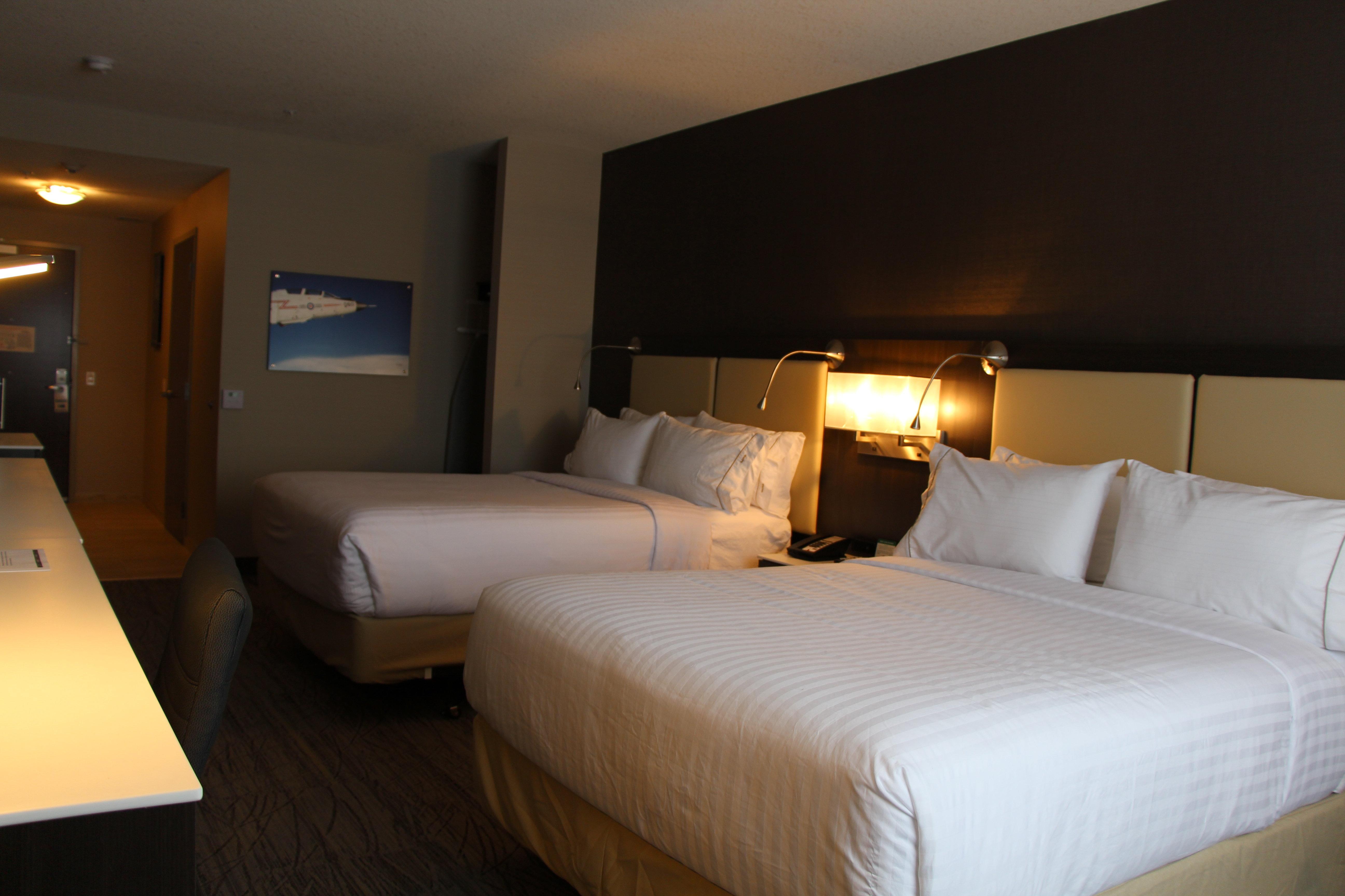 Holiday Inn Express & Suites Cold Lake By Ihg מראה חיצוני תמונה