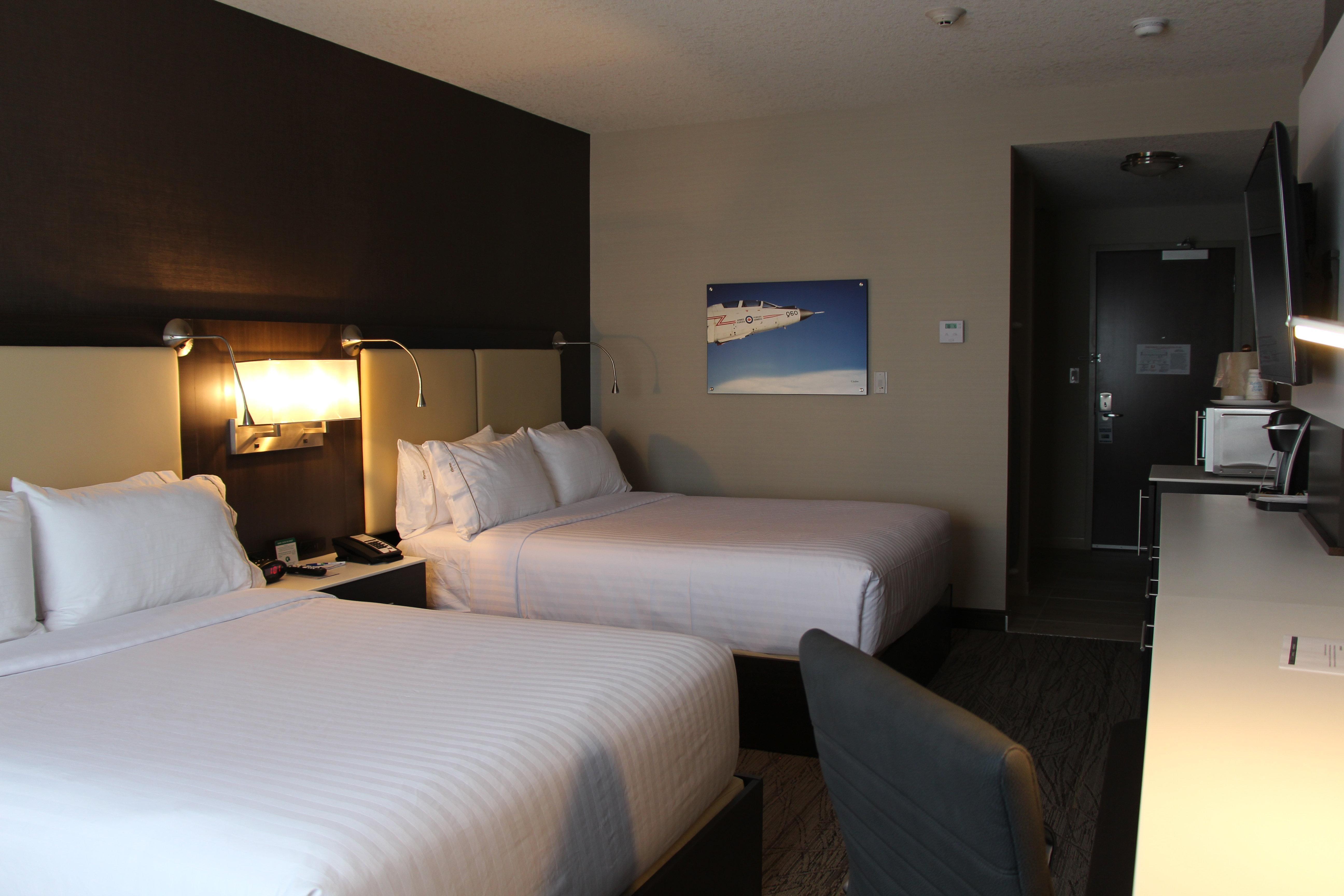 Holiday Inn Express & Suites Cold Lake By Ihg מראה חיצוני תמונה