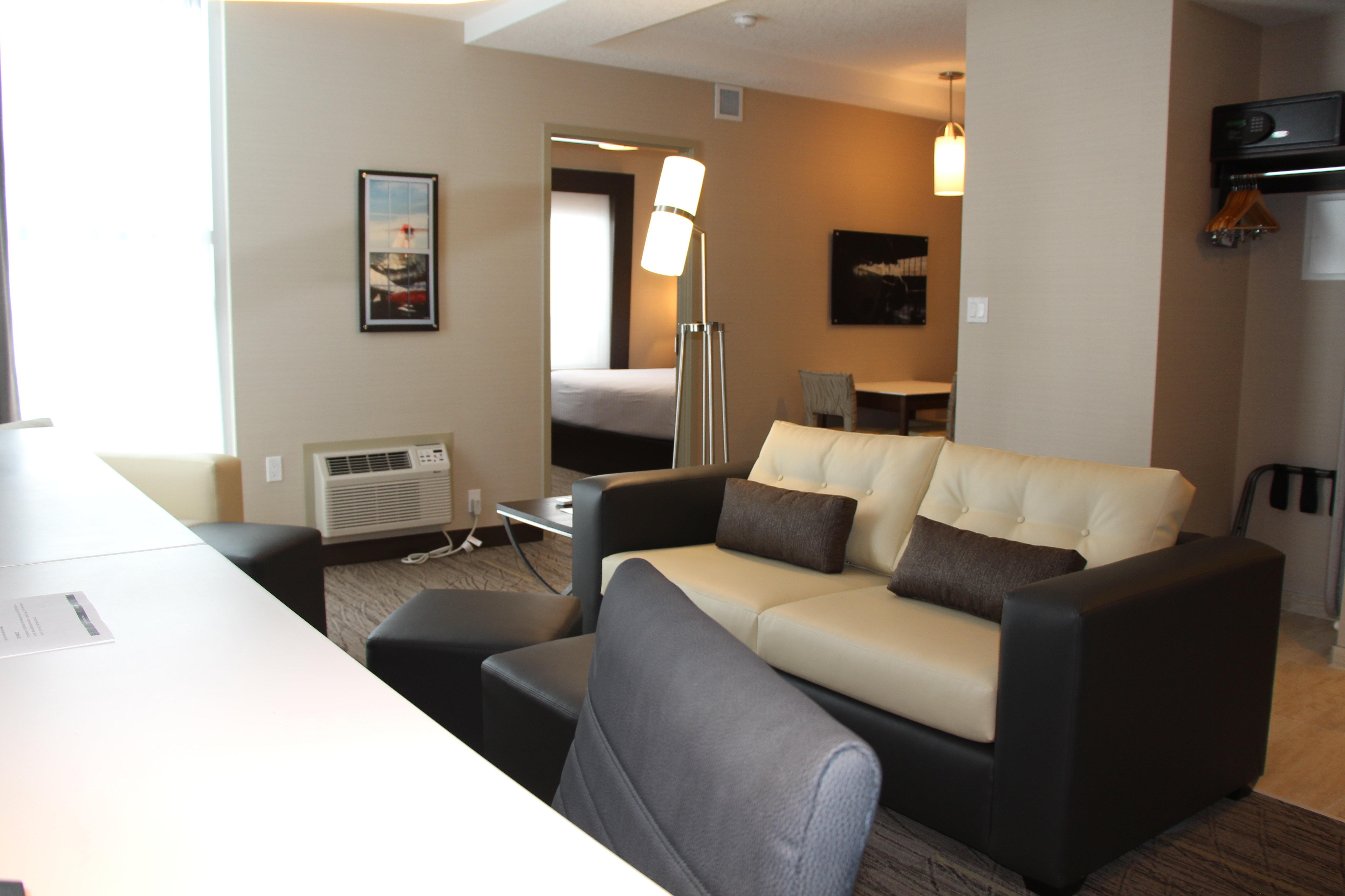 Holiday Inn Express & Suites Cold Lake By Ihg מראה חיצוני תמונה