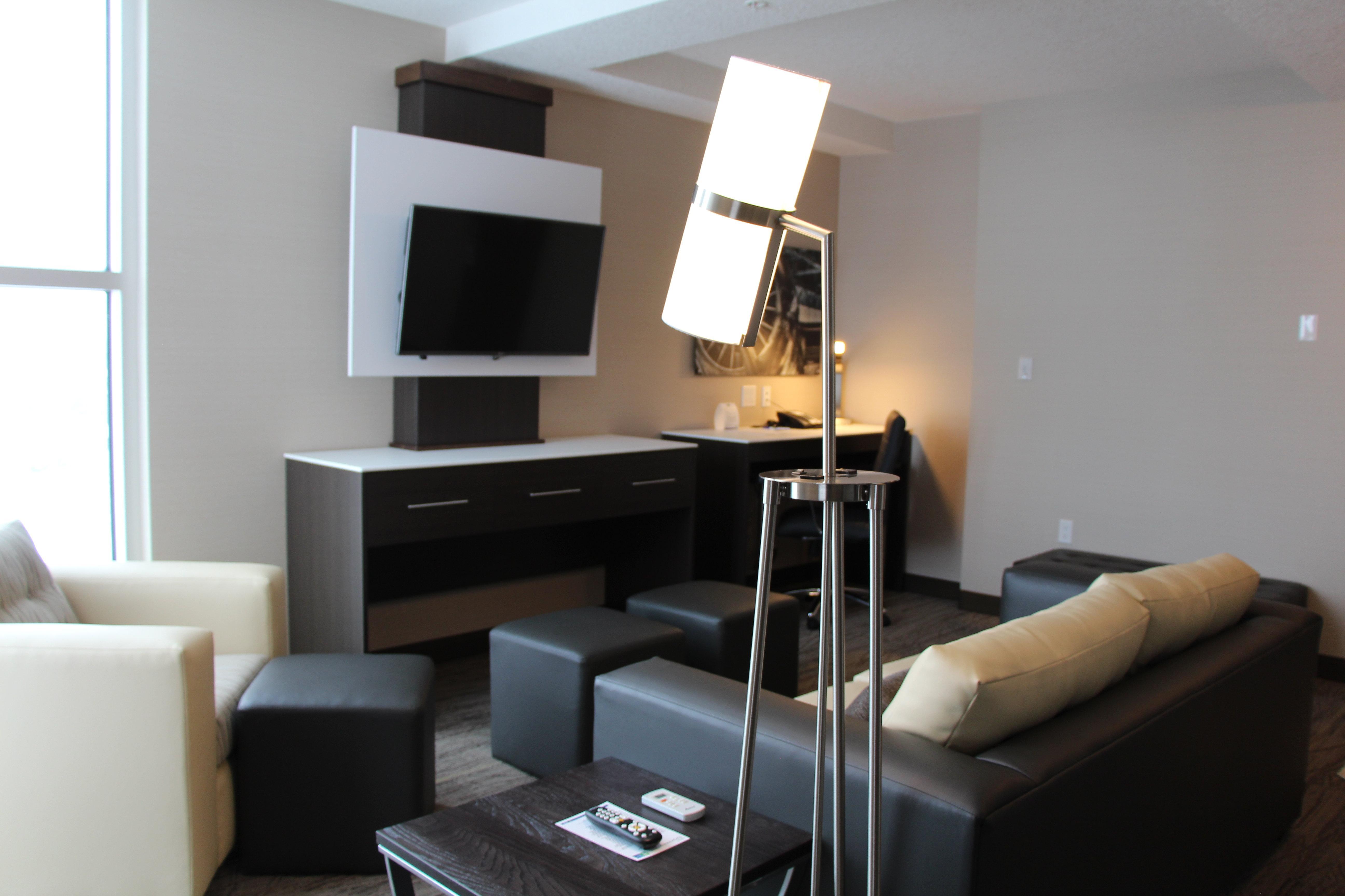 Holiday Inn Express & Suites Cold Lake By Ihg מראה חיצוני תמונה