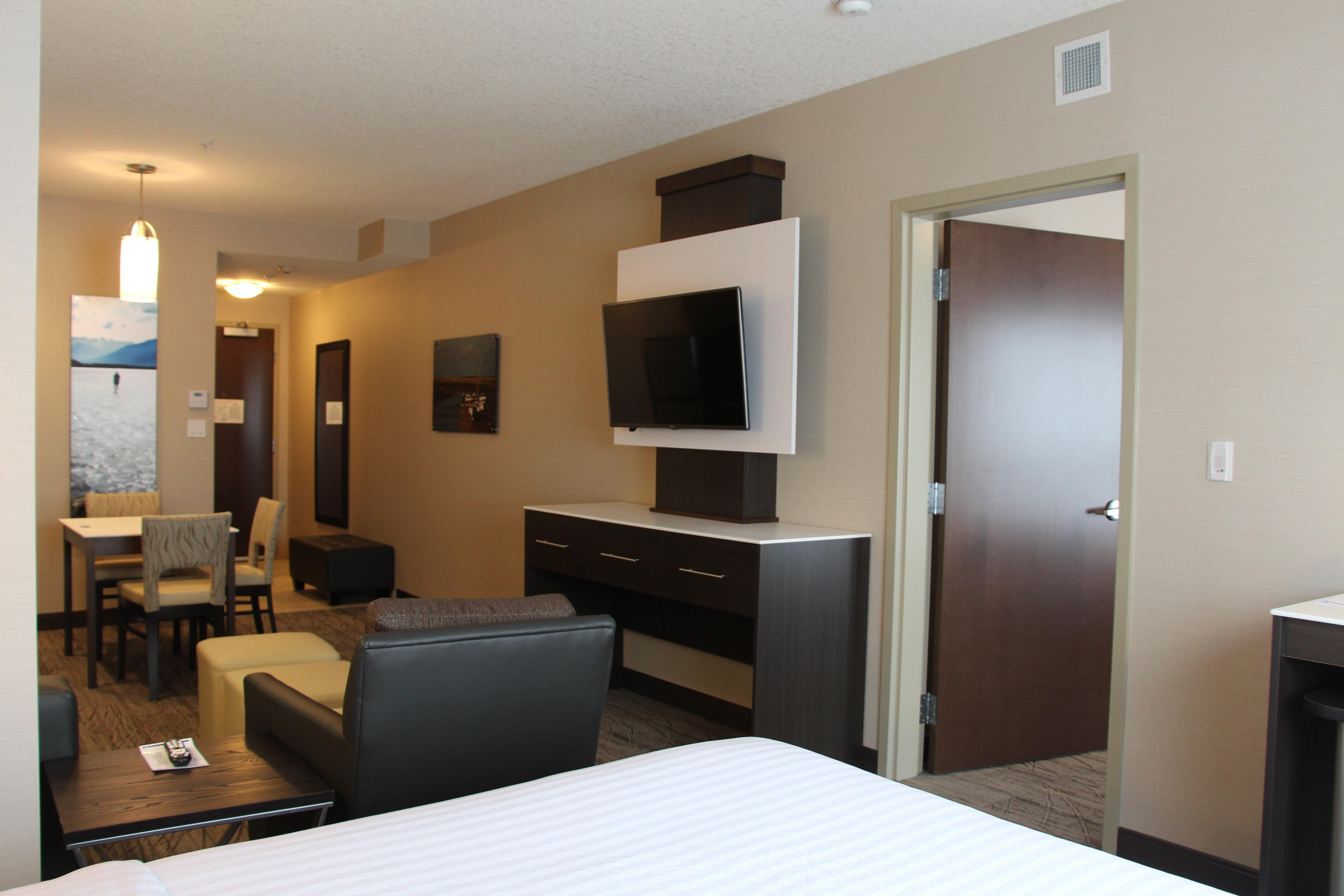Holiday Inn Express & Suites Cold Lake By Ihg מראה חיצוני תמונה