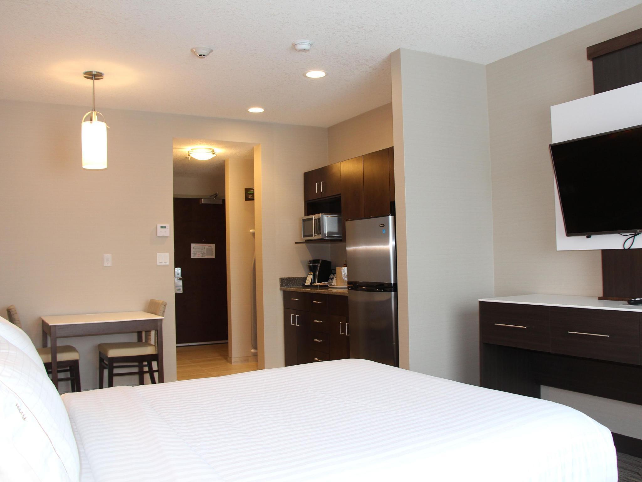 Holiday Inn Express & Suites Cold Lake By Ihg מראה חיצוני תמונה