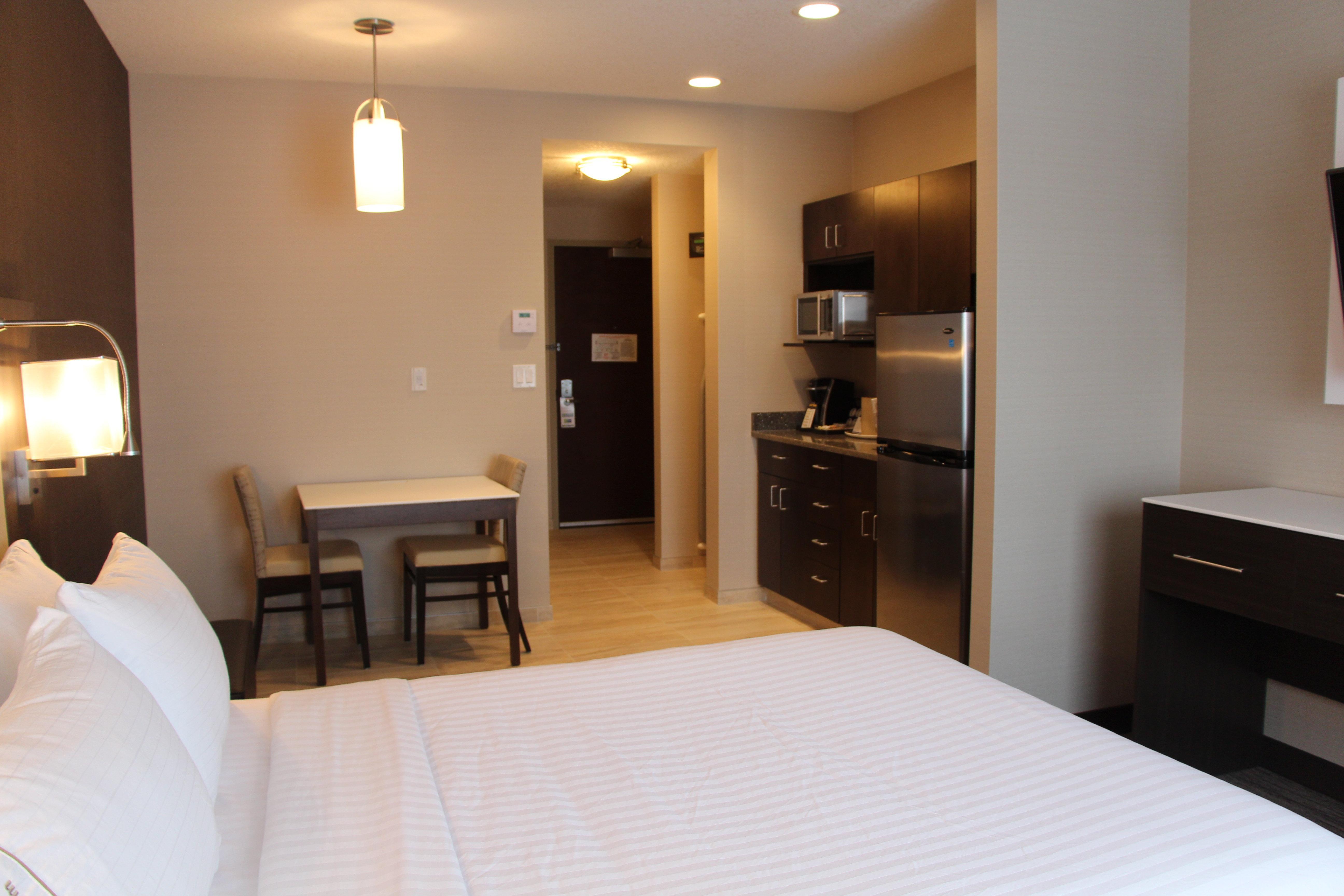 Holiday Inn Express & Suites Cold Lake By Ihg מראה חיצוני תמונה