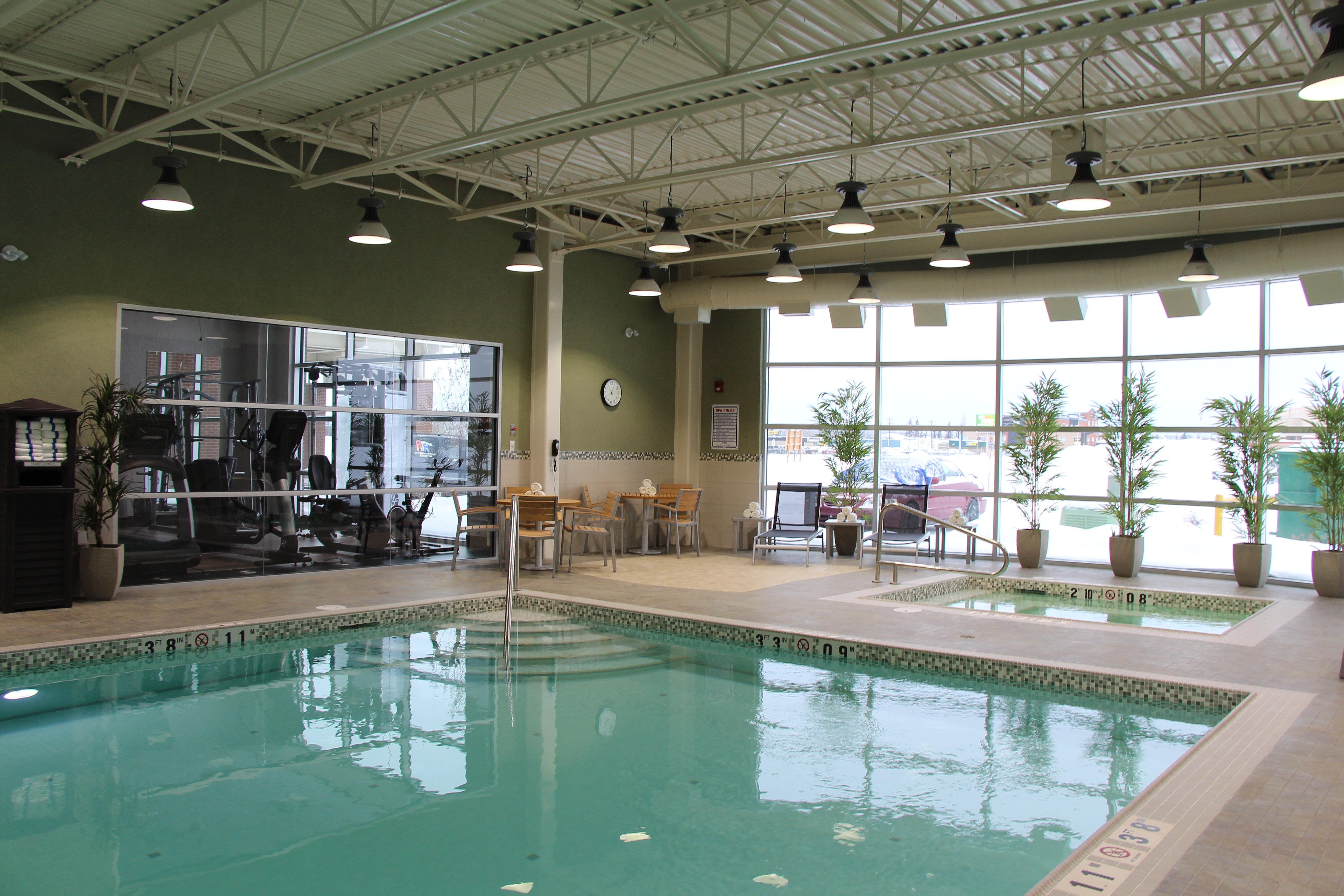Holiday Inn Express & Suites Cold Lake By Ihg מראה חיצוני תמונה