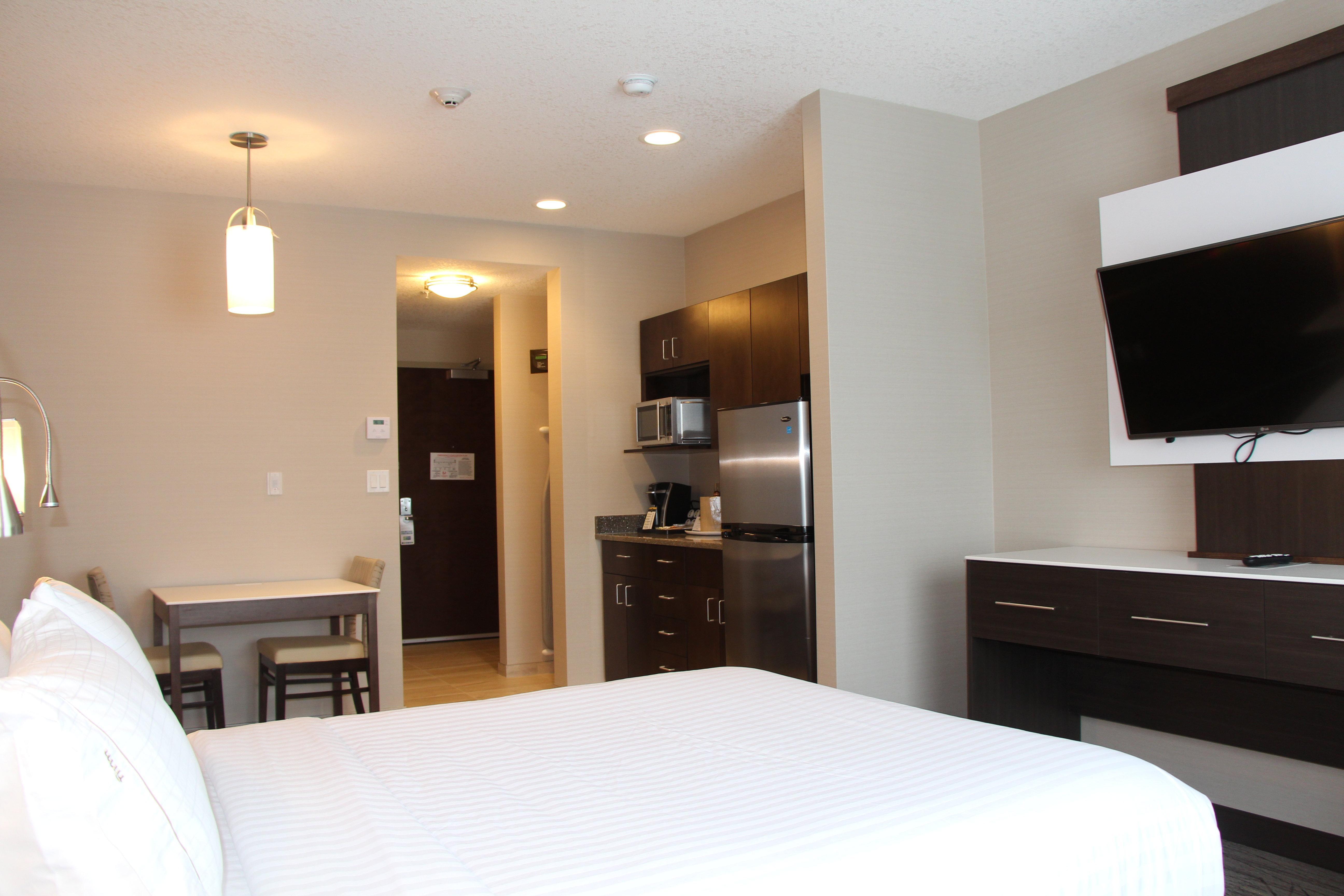 Holiday Inn Express & Suites Cold Lake By Ihg מראה חיצוני תמונה