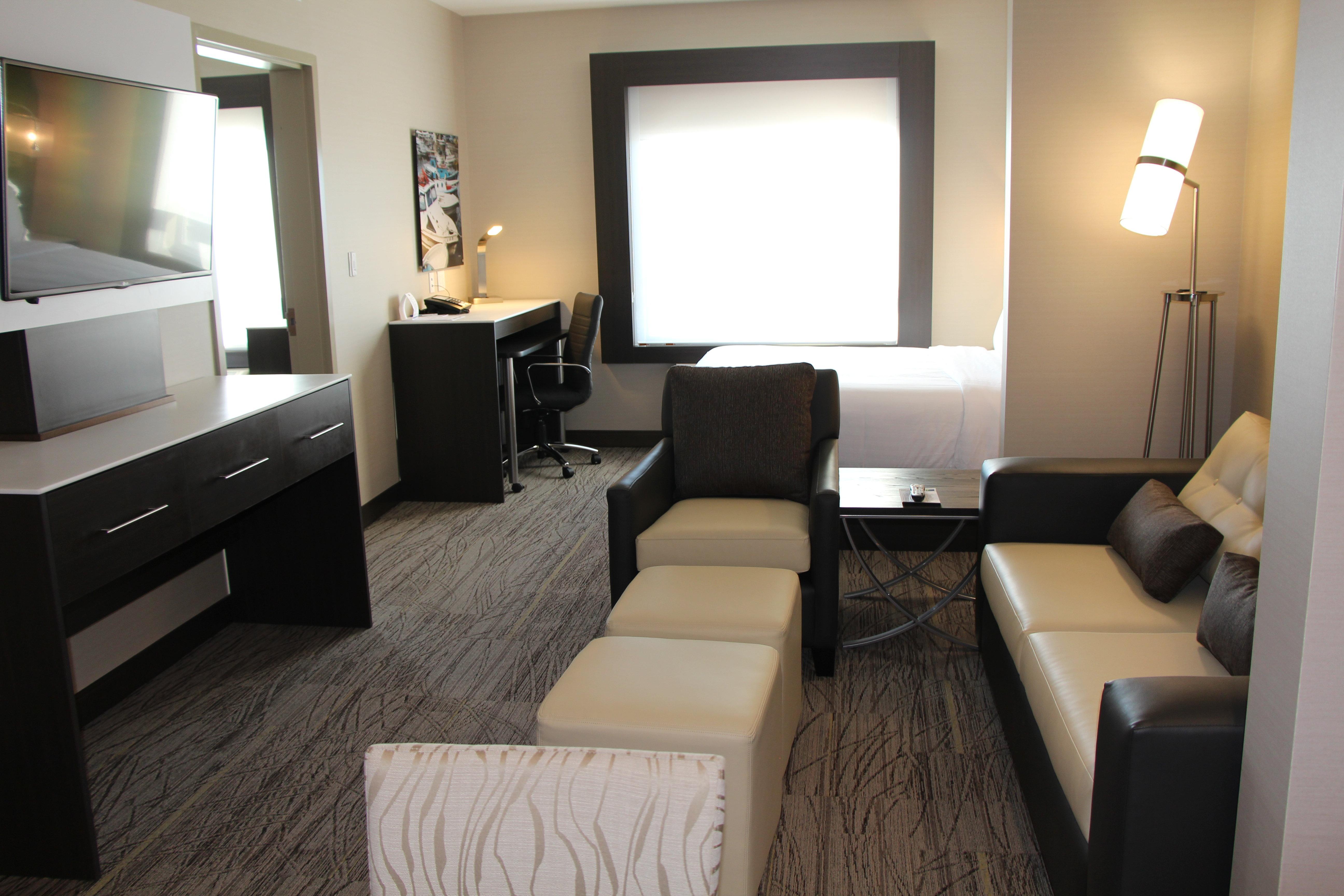 Holiday Inn Express & Suites Cold Lake By Ihg מראה חיצוני תמונה