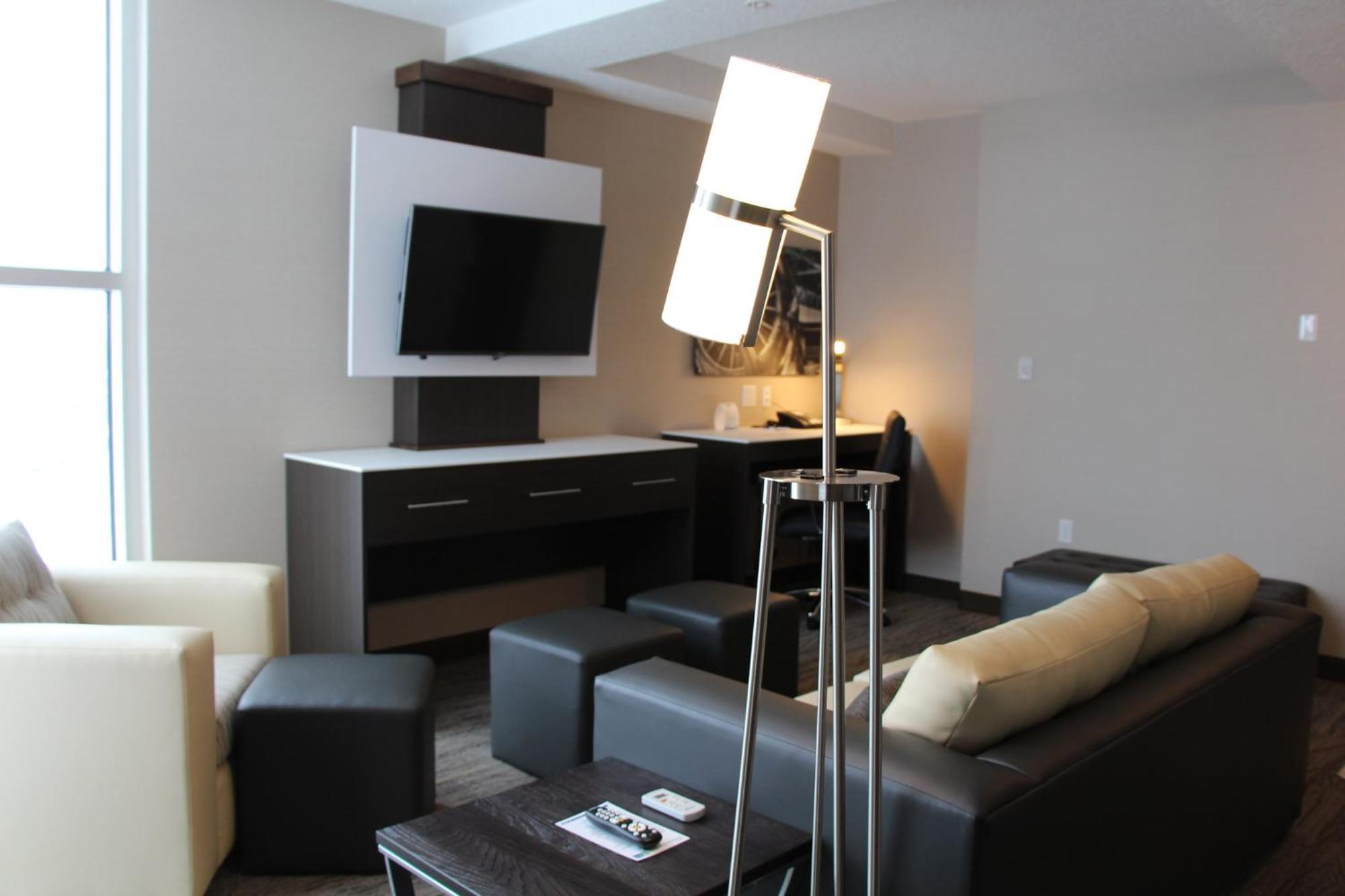 Holiday Inn Express & Suites Cold Lake By Ihg מראה חיצוני תמונה