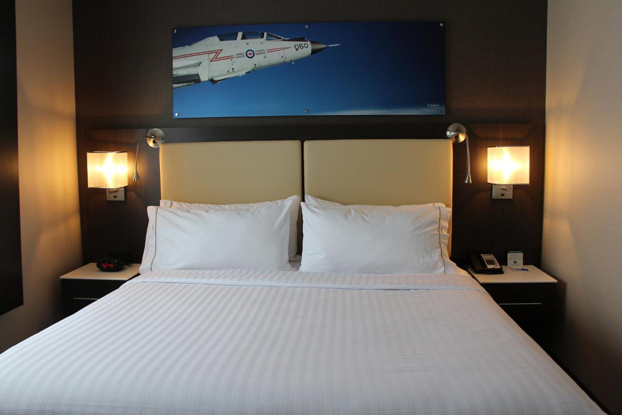 Holiday Inn Express & Suites Cold Lake By Ihg מראה חיצוני תמונה