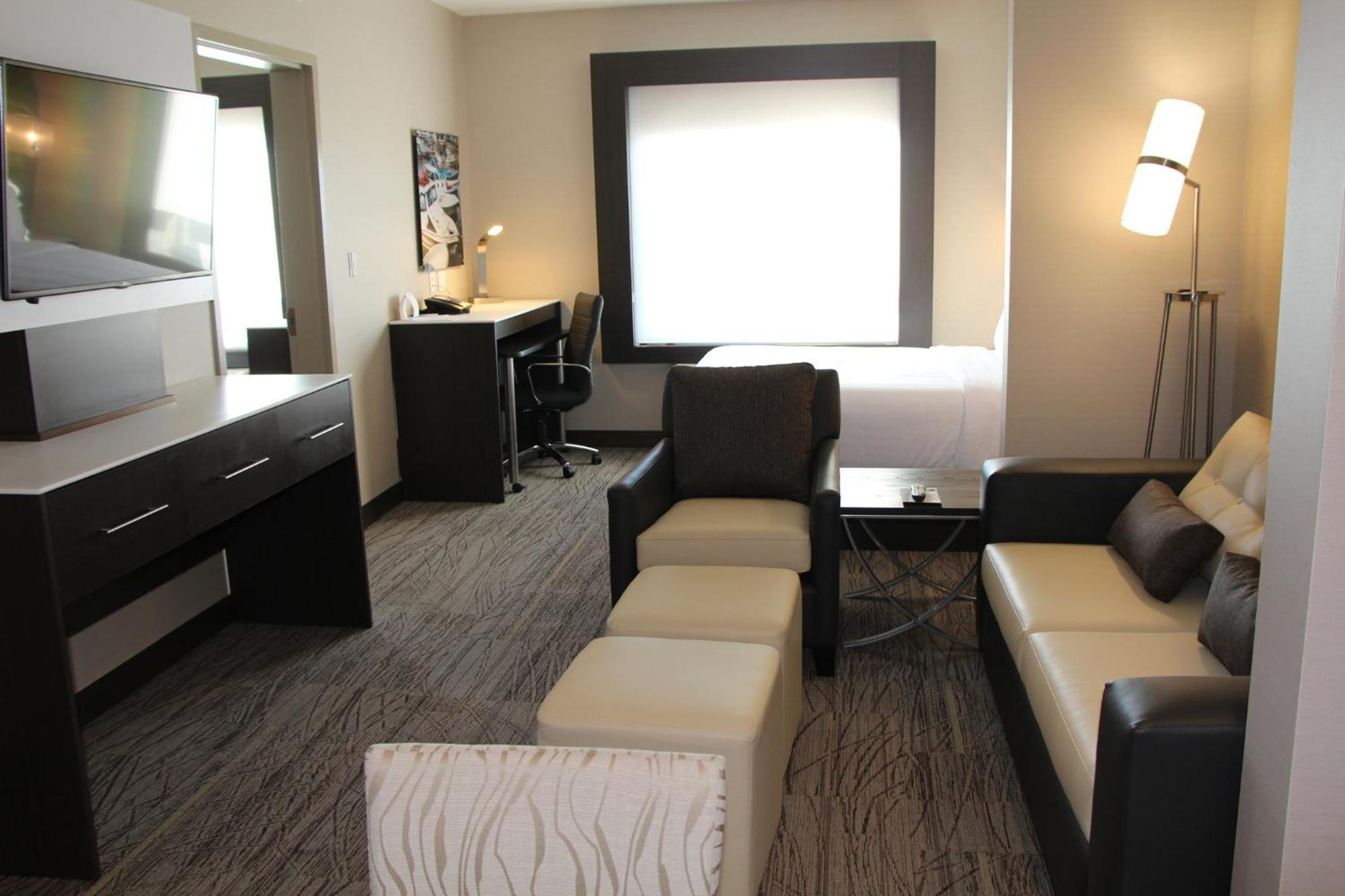 Holiday Inn Express & Suites Cold Lake By Ihg מראה חיצוני תמונה