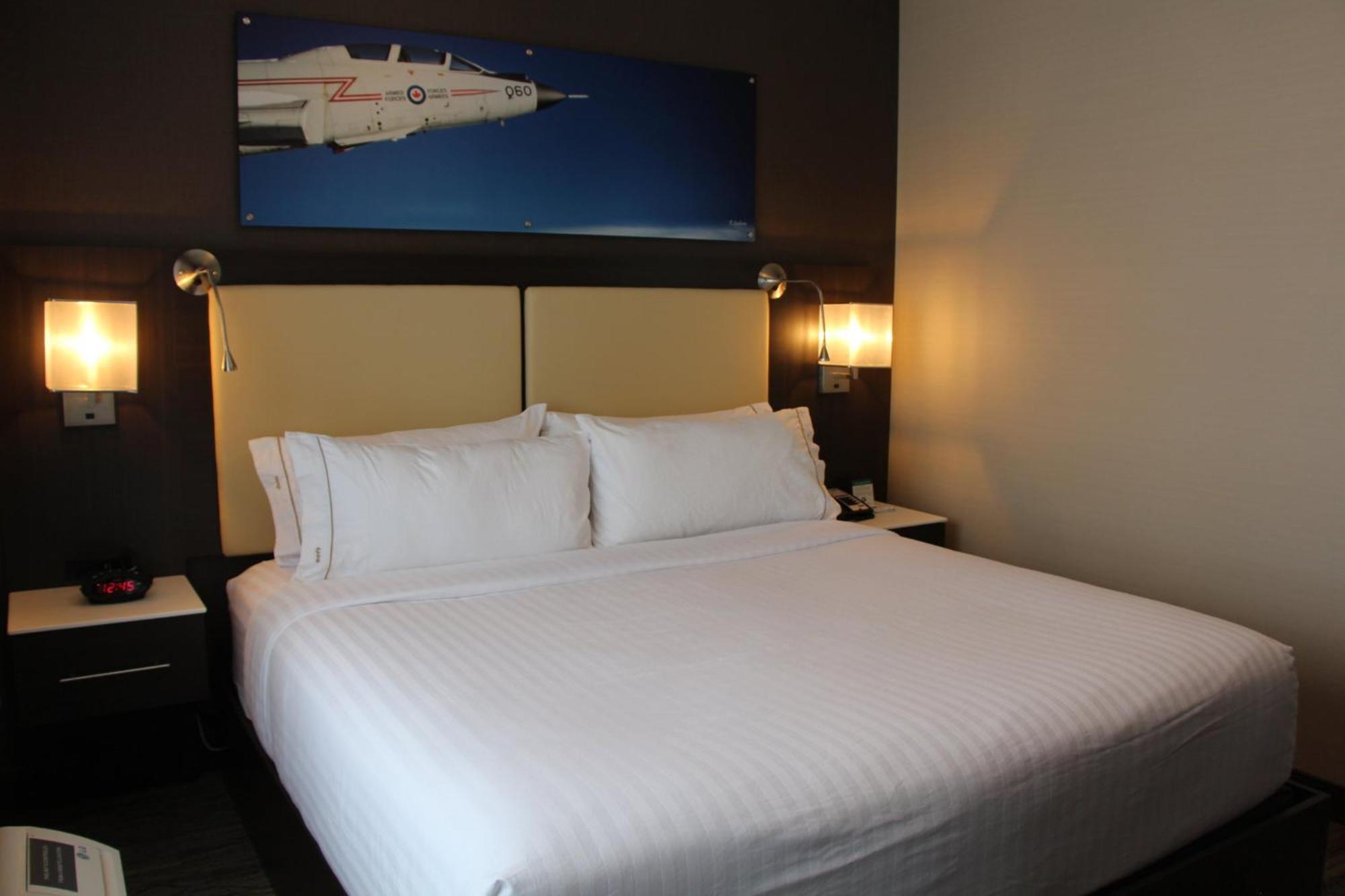 Holiday Inn Express & Suites Cold Lake By Ihg מראה חיצוני תמונה